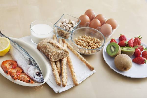 Was Allergien auslöst: Fisch und Schalentiere, Ei, Milch, Nüsse, Getreideprodukte