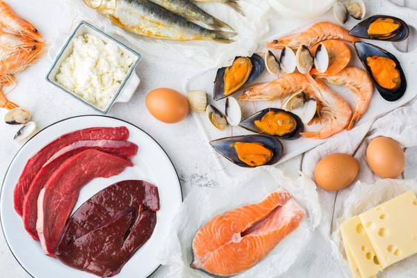 Lebensmittel mit витамин B12 - Fleisch, Innereien, Fisch, Eier, Käse